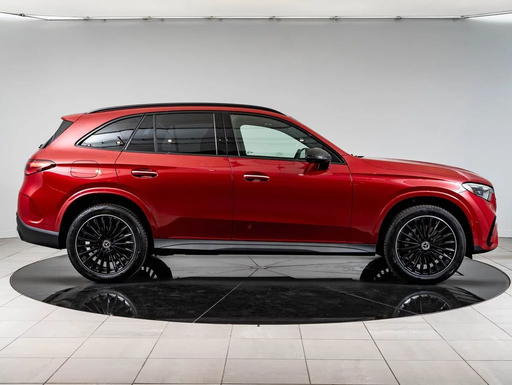 New 2026 Manufaktur Patagonia Red Mercedes-Benz GLC 300 image 11