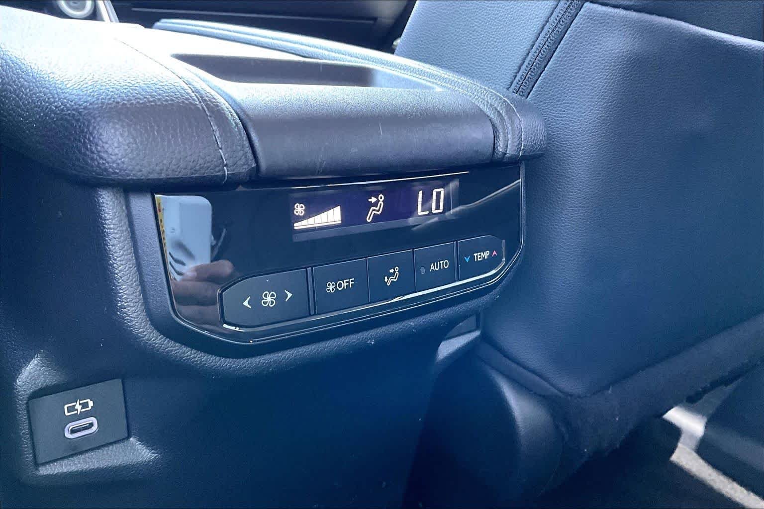 Used 2024 Wind Chill Pearl Toyota Hybrid XLE image 34