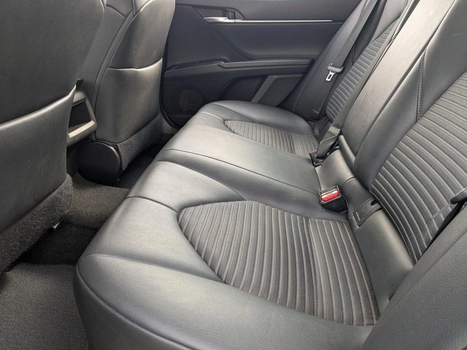 Used 2018 Galactic Aqua Mica Toyota SE image 17
