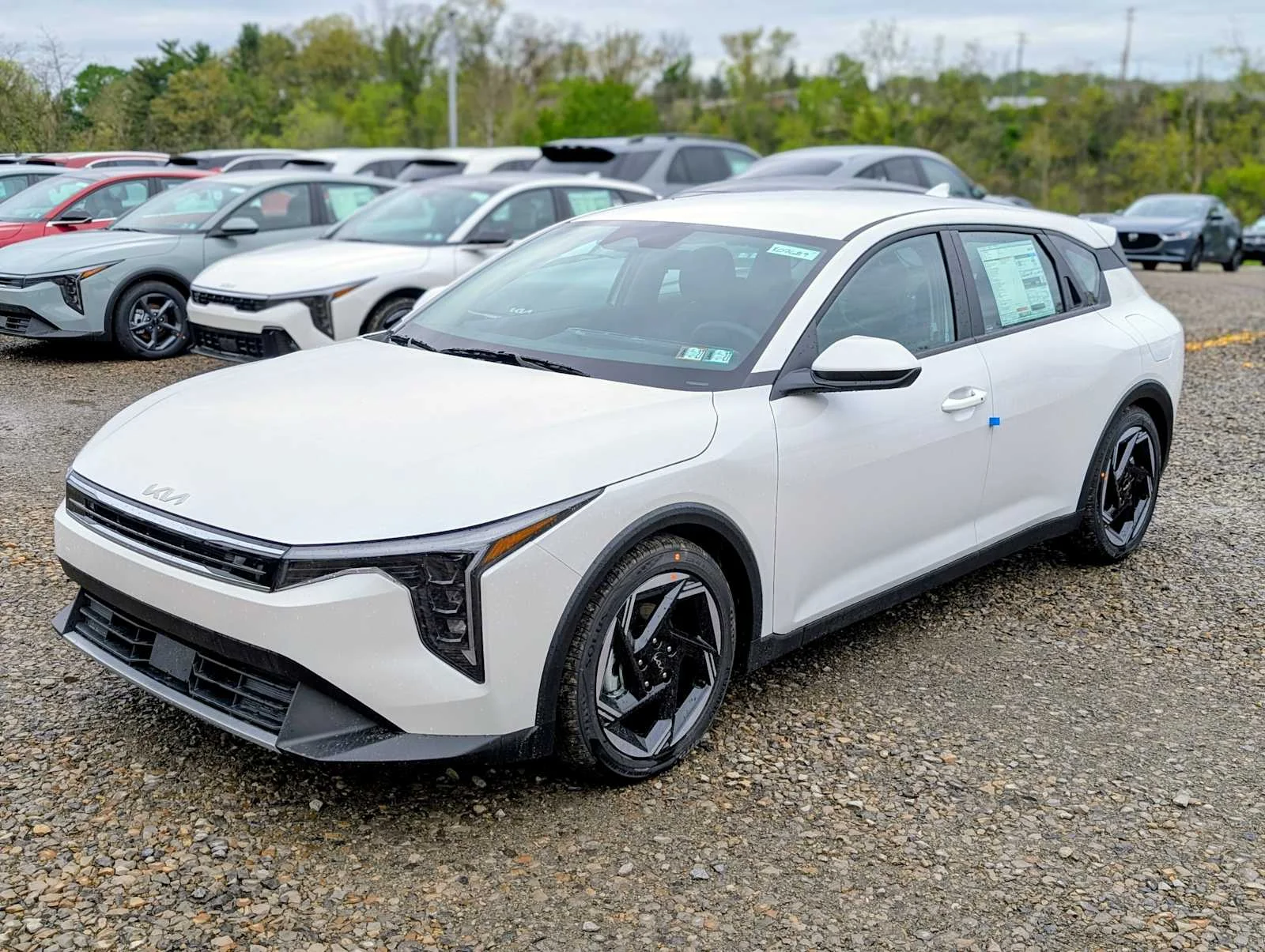 2026 Kia K4 EX AT Hatchback's photo