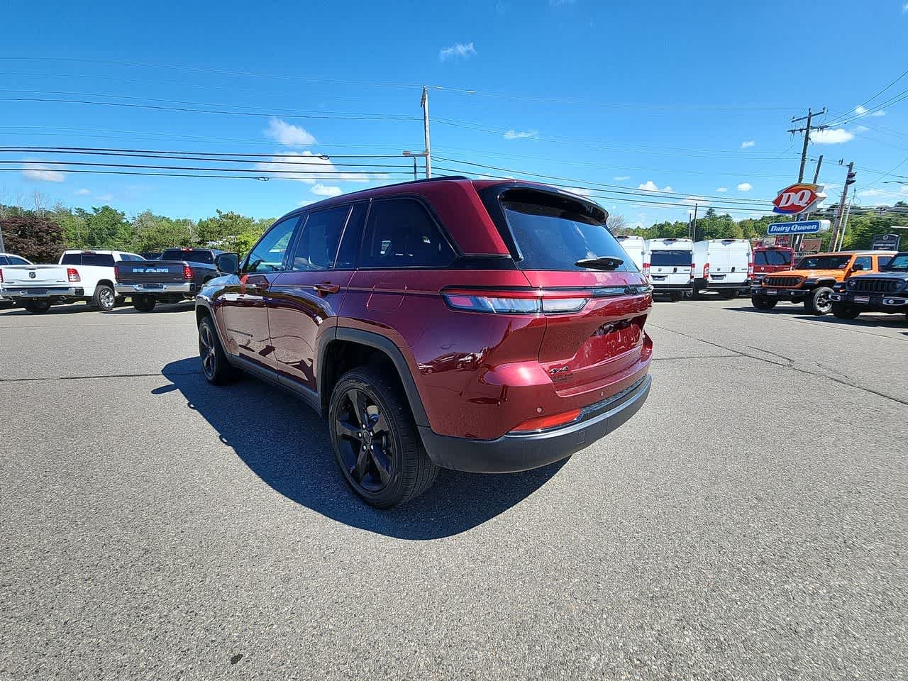 Used 2023 Velvet Red Pearlcoat Jeep Limited image 6