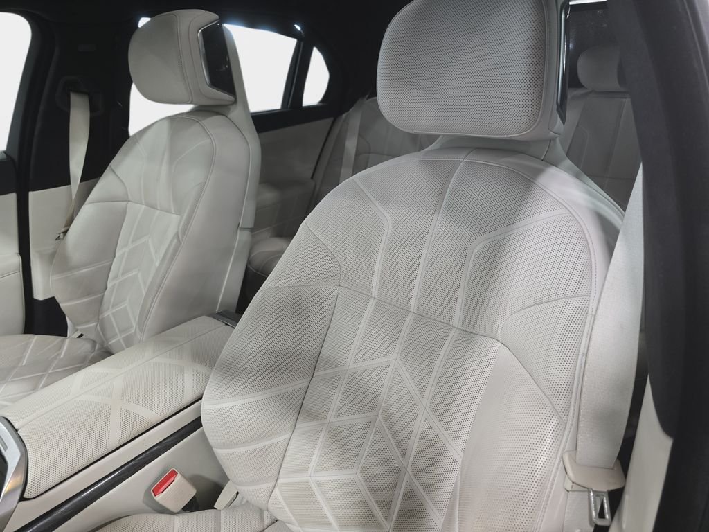 Certified Used 2023 Oxide Grey Met BMW 740i image 18