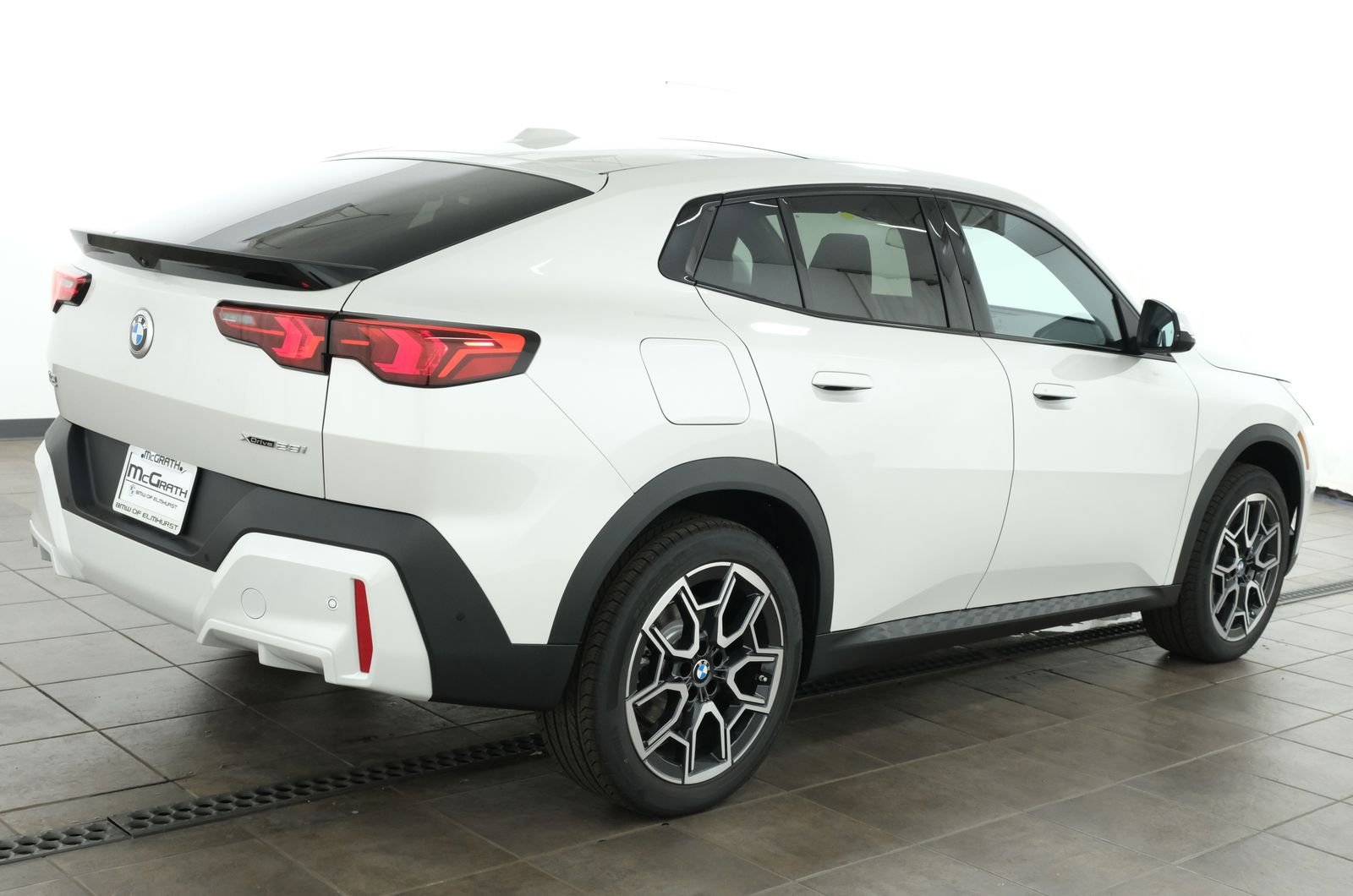New 2026 Mineral White Metallic BMW xDrive28i image 5