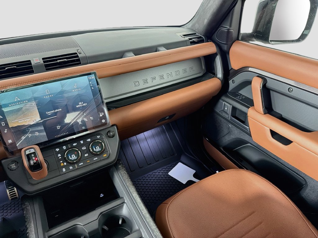 New 2026 Charente Grey Land Rover  OCTA image 25