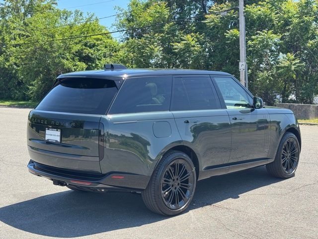 New 2026 Belgravia Green LAND ROVER SE image 5