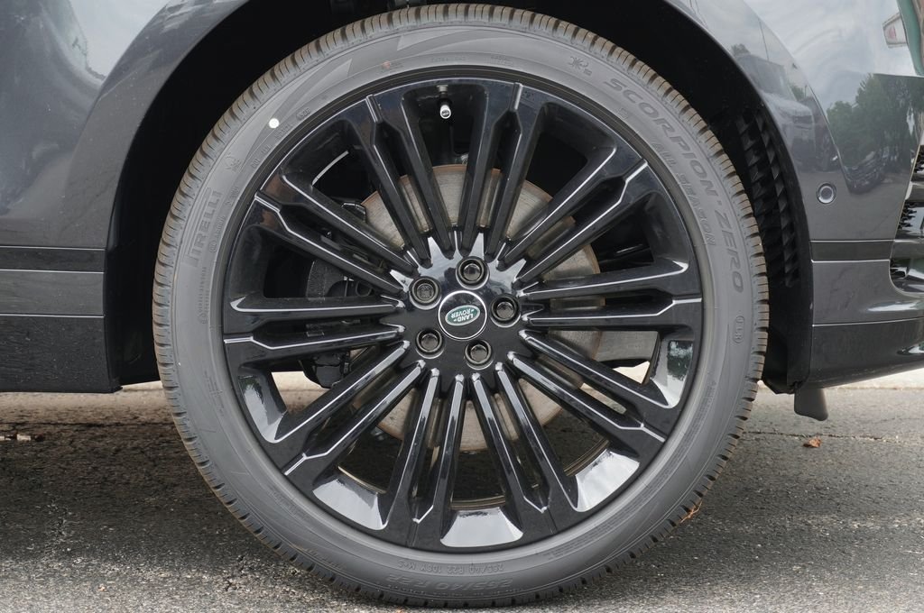 New 2026 Carpathian Grey Land Rover Belgravia Edition image 8