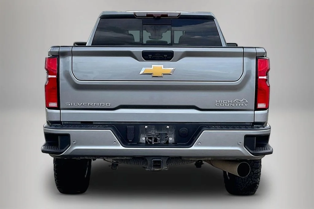 Used 2025 Gray Chevrolet High Country image 6