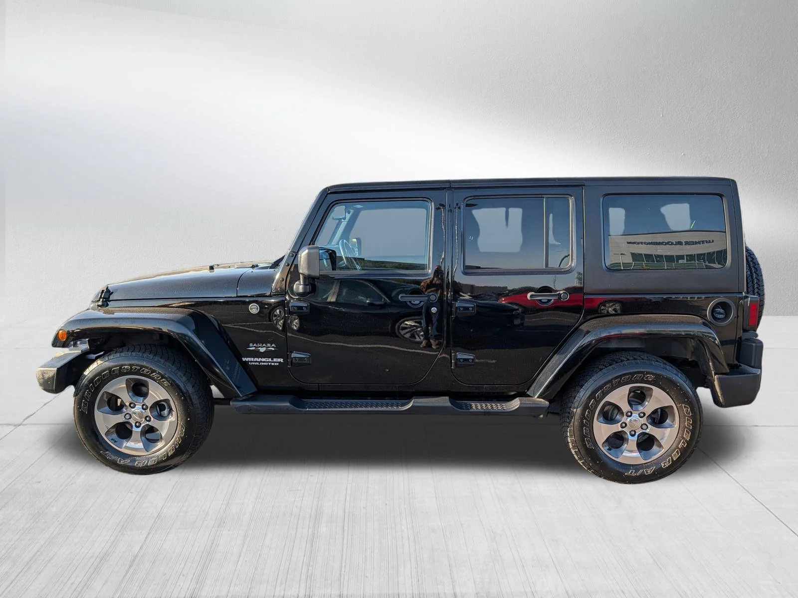 Used 2017 Black Clearcoat Jeep Sahara image 4