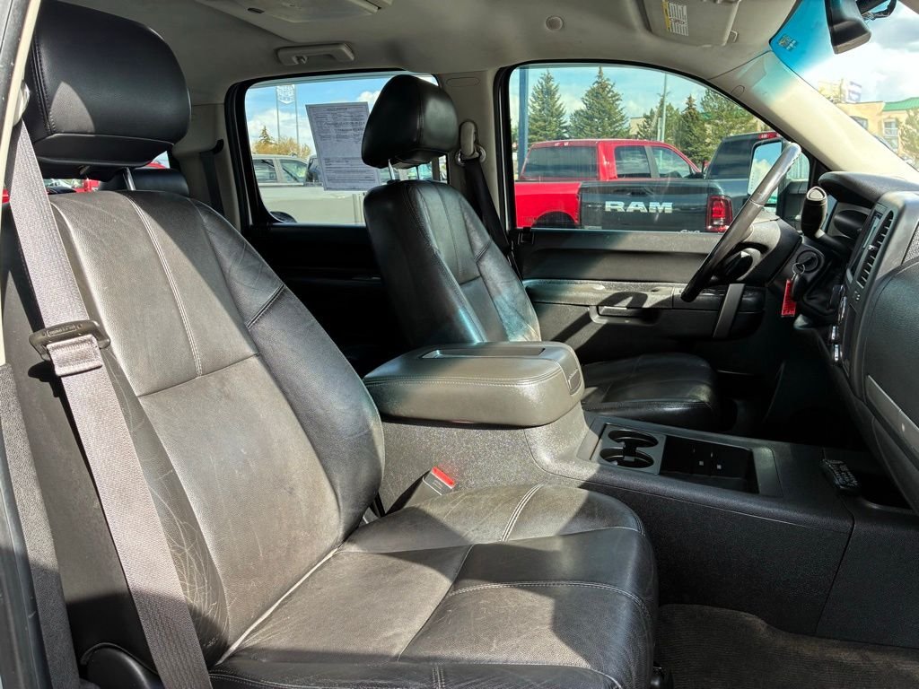 Used 2014 Silver Chevrolet LT image 31
