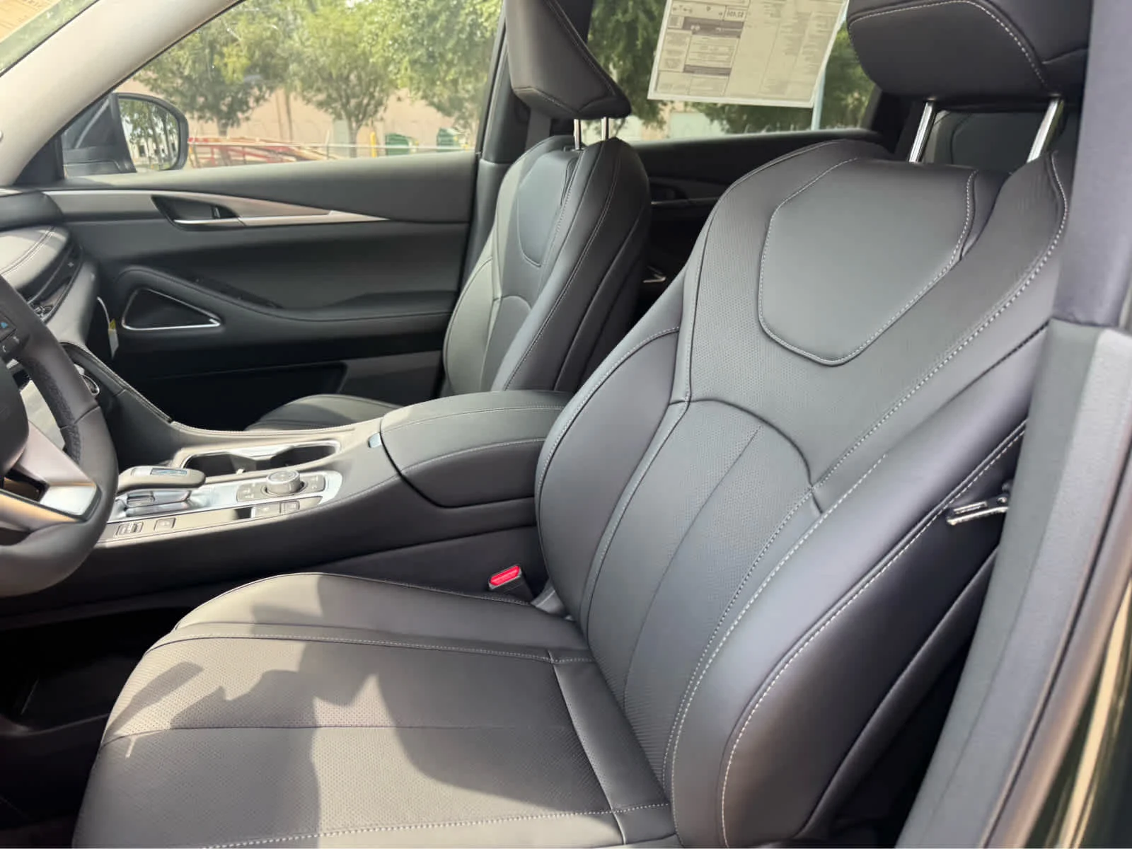 New 2027 DEEP EMERALD INFINITI Luxe AWD image 8