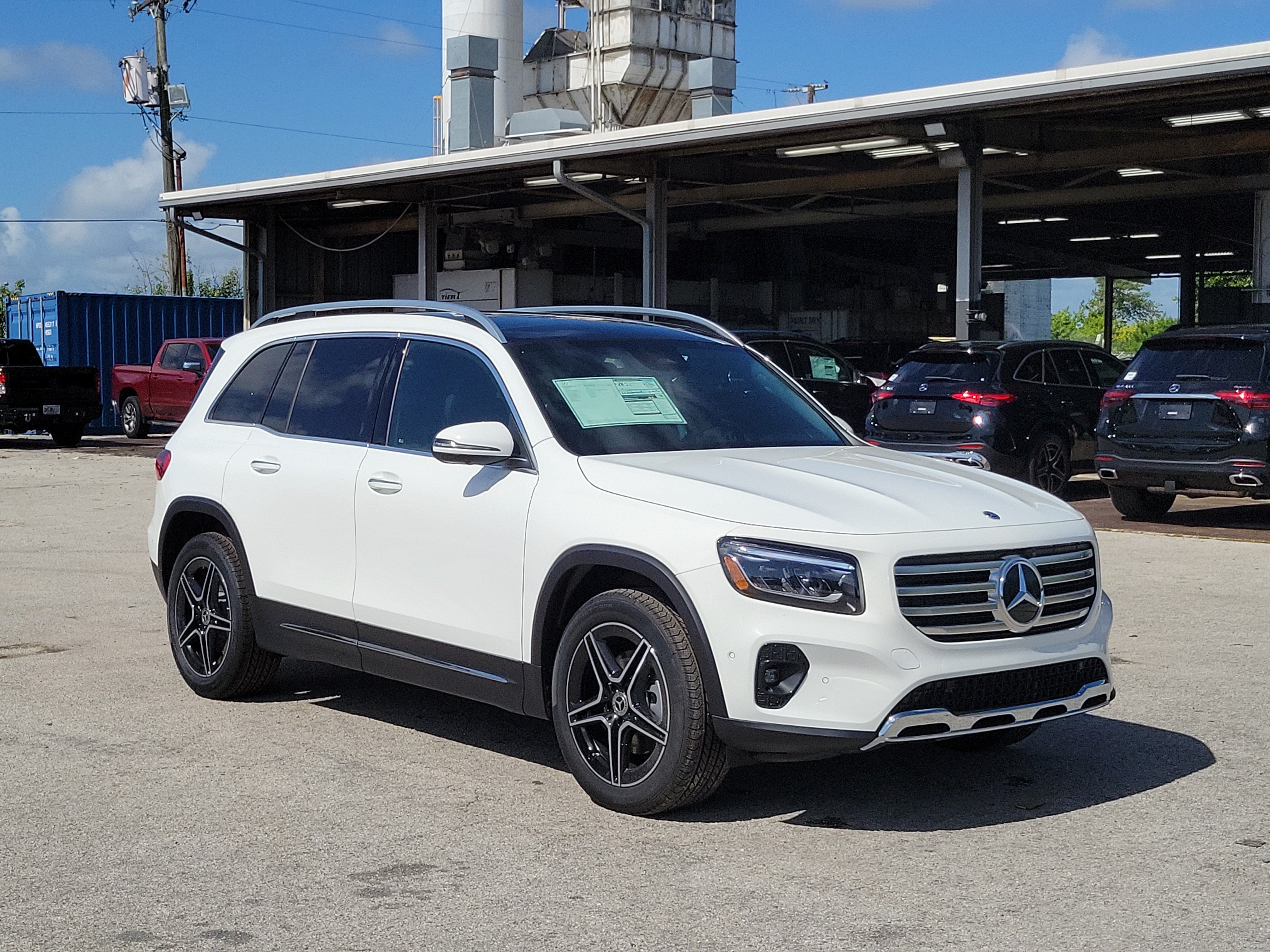 New 2026 Polar White Mercedes-Benz GLB 250 image 31