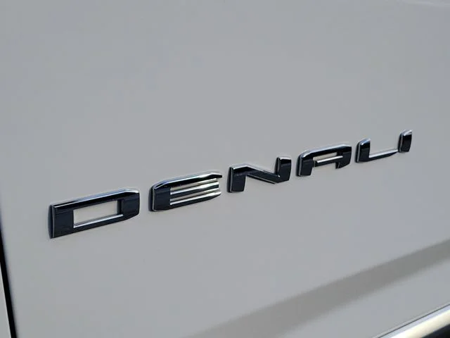 Used 2024 Summit White GMC Denali image 8