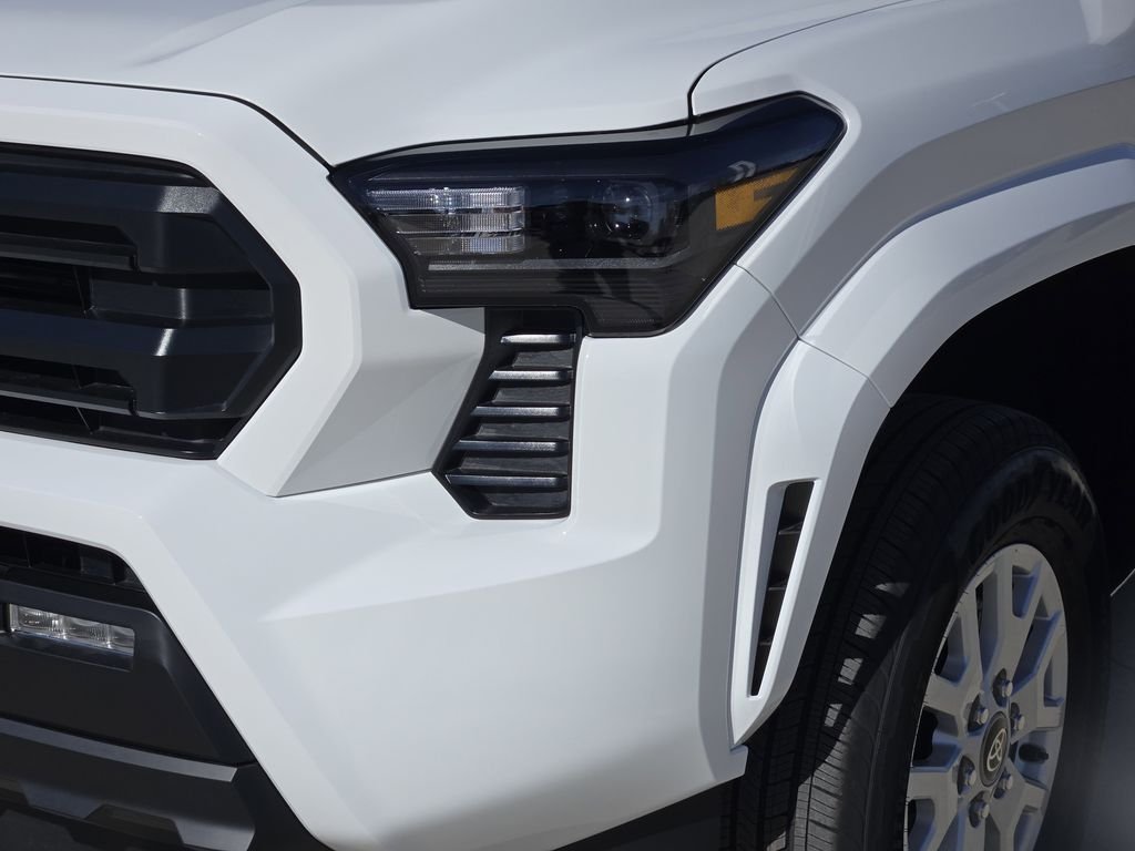 2026 Toyota Tacoma SR5 - Photo 6