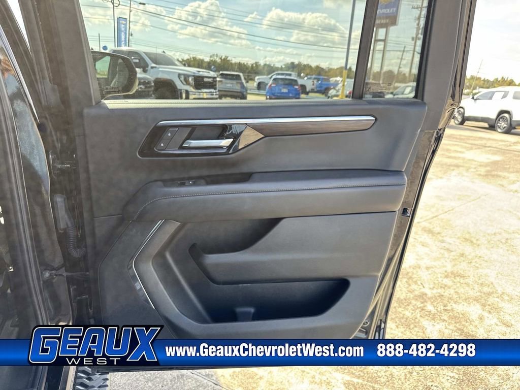 Used 2025 Black Chevrolet Z71 image 28