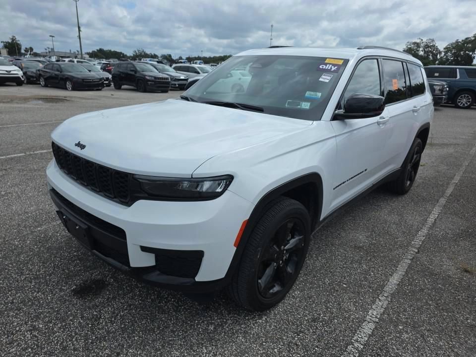Used 2023 White Jeep Altitude image 5