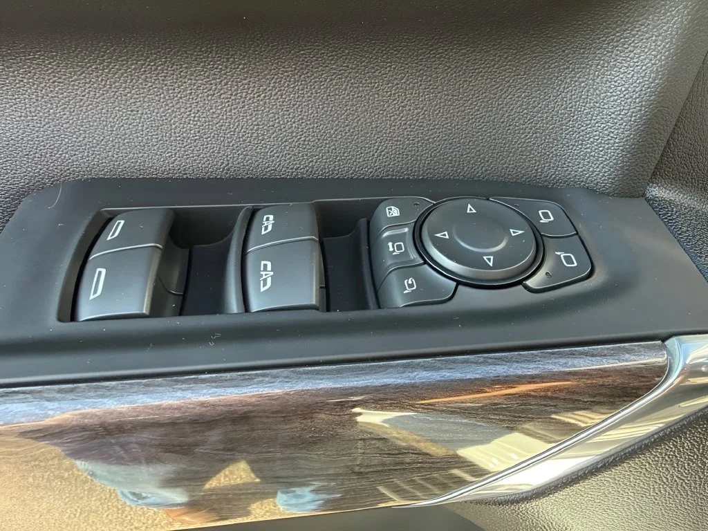 Used 2022 SUMMIT WHITE Chevrolet LTZ image 28