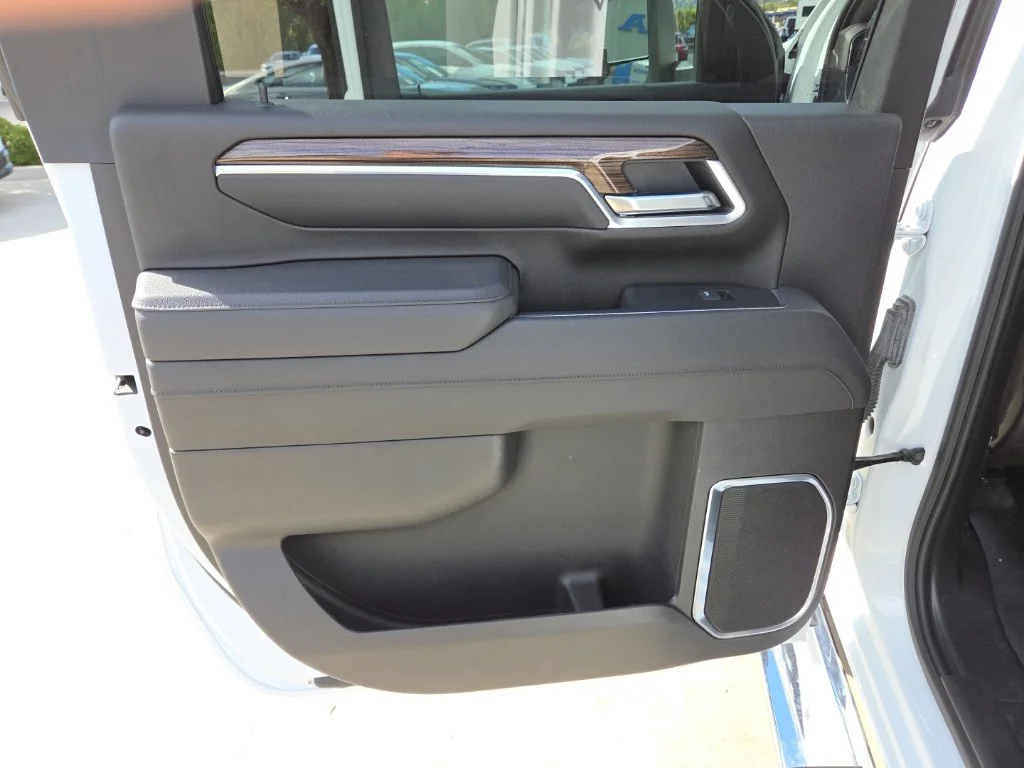 Used 2025 White Chevrolet LT image 16