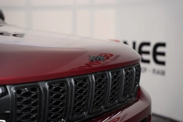 New 2025 Velvet Red Pearl-Coat Exterior Paint Jeep Limited image 52