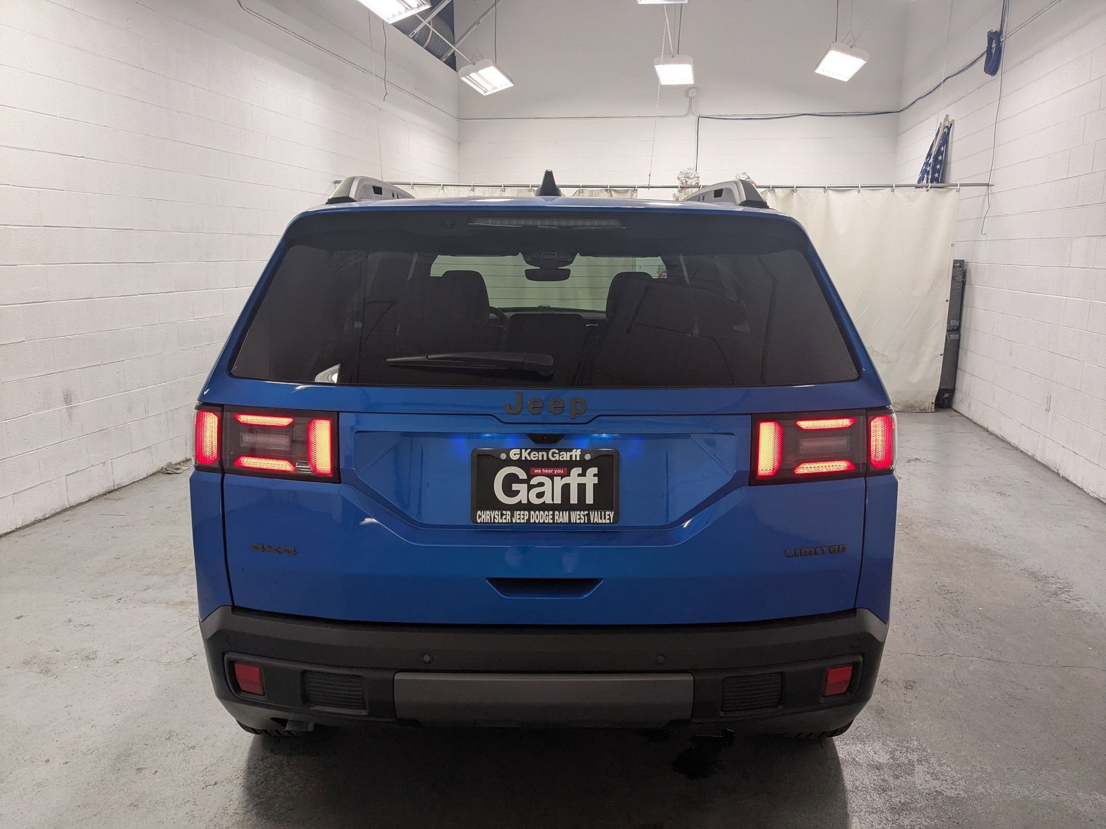 New 2026 Hydro Blue Pearl-Coat Exterior Paint Jeep Limited image 5