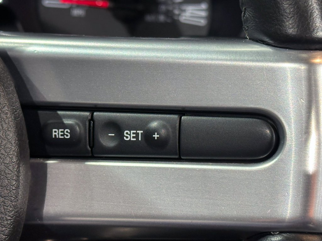 Used 2005 Black Ford  image 58