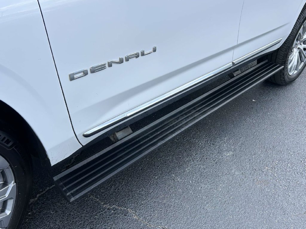 Used 2023 White GMC Denali image 8