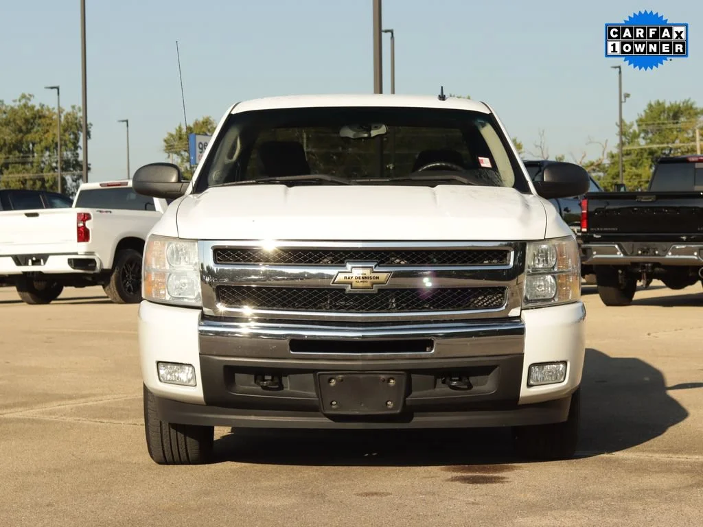 Used 2010 SUMMIT WHITE Chevrolet LT image 2