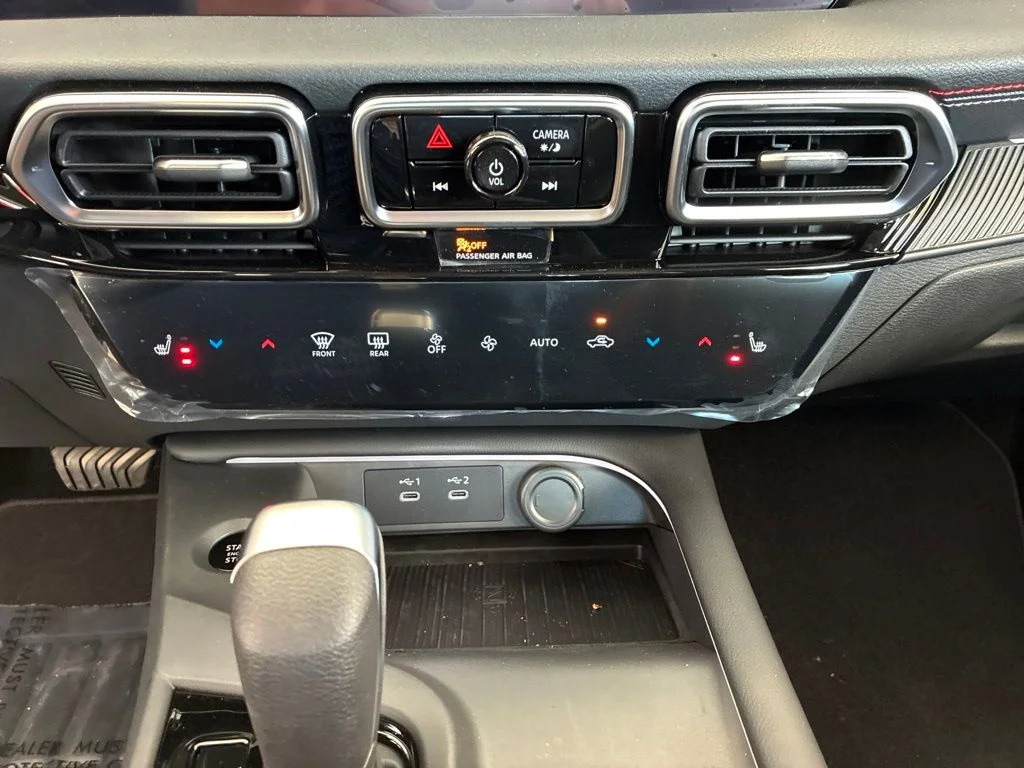 2026 Nissan Sentra SR - Photo 16