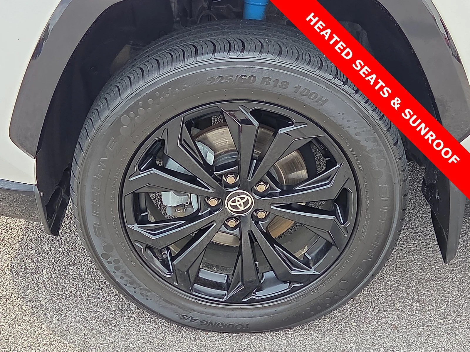 Used 2022 Blizzard Pearl/Midnight Black Metallic Toyota Hybrid XSE image 7