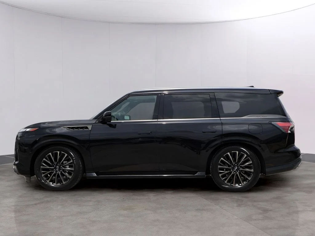 Used 2025 Mineral Black INFINITI AUTOGRAPH image 4