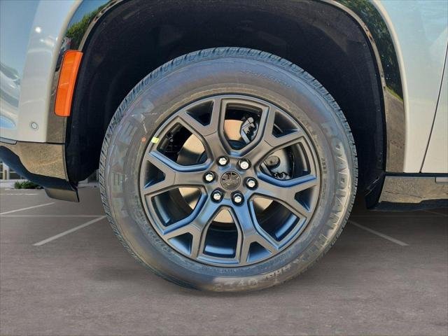 New 2026 Silver-Zynith Exterior Paint Jeep Grand Wagoneer image 10