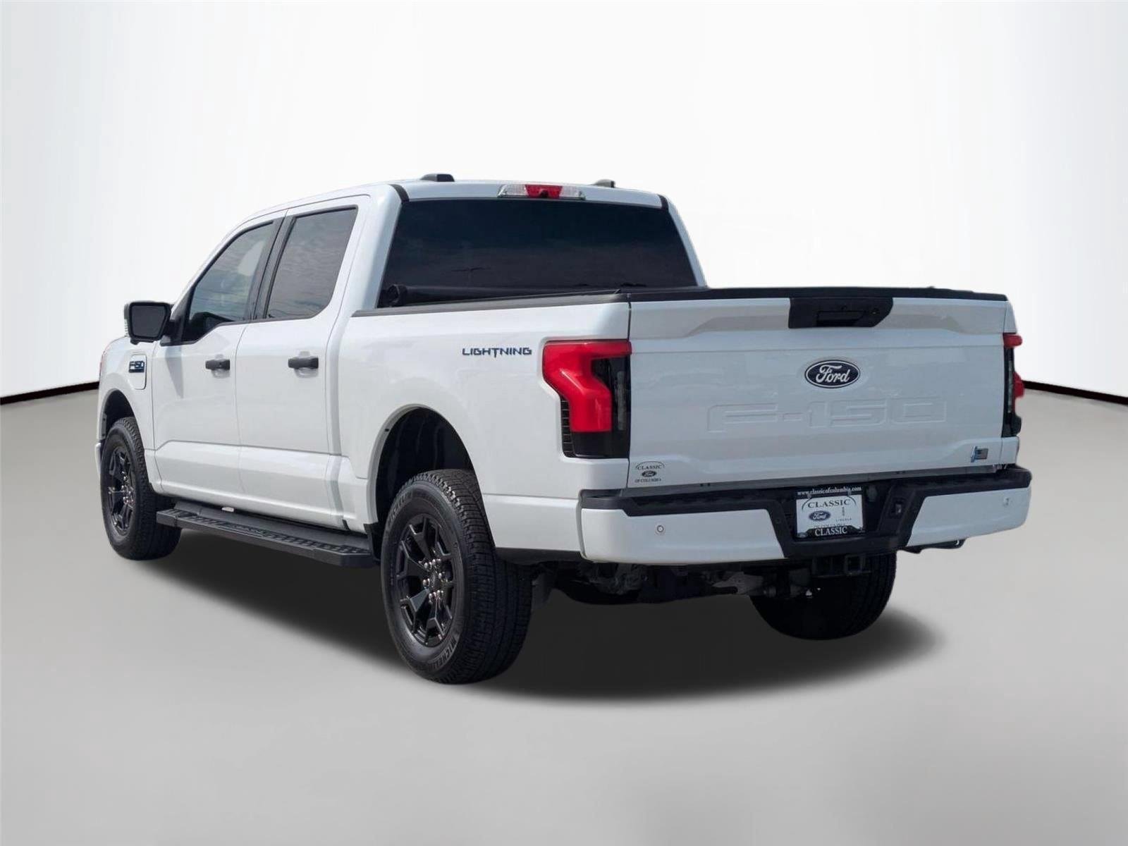 Used 2025 Oxford White Ford XLT image 7