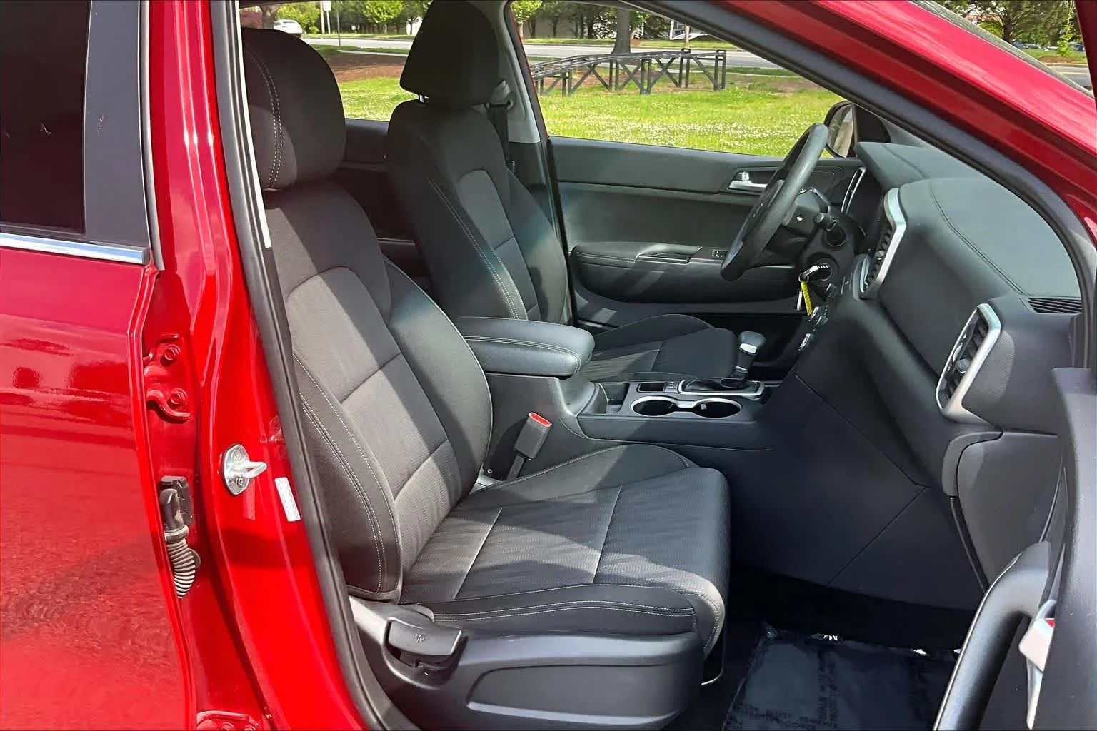 Used 2022 Hyper Red Kia LX image 9