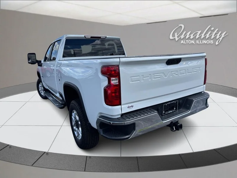 Used 2022 Summit White Chevrolet LT image 6