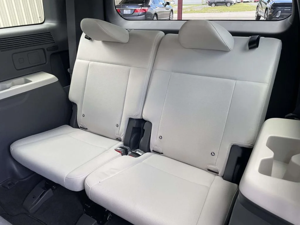 New 2026 Gray Hyundai SE image 13