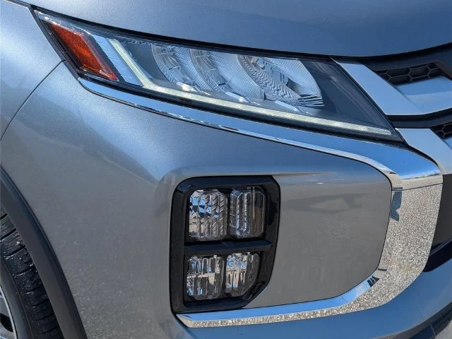 Used 2024 Silver Mitsubishi 2.0 ES image 5