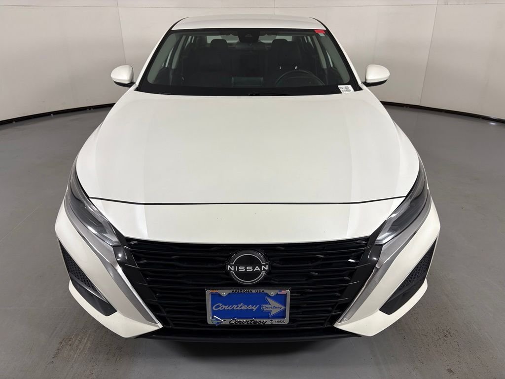 Used 2023 White Nissan 2.5 SV image 3