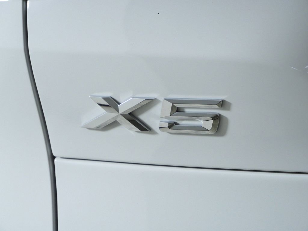 New 2026 Alpine White BMW xDrive40i image 13