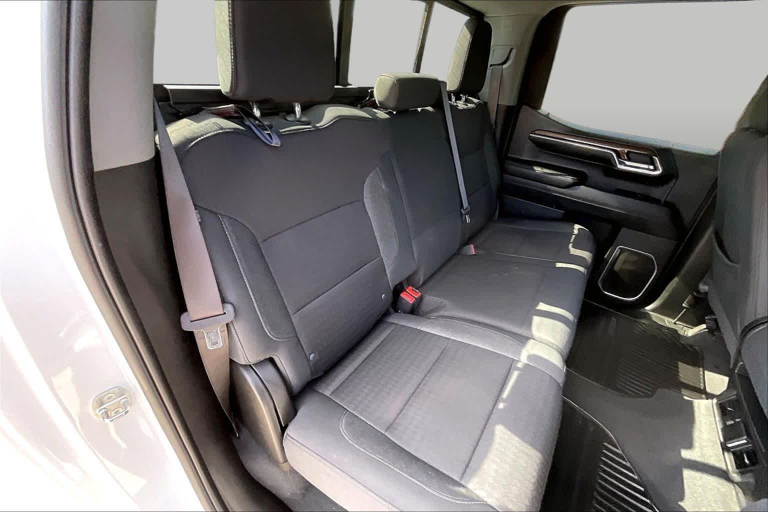 Used 2024 Summit White Chevrolet LT image 19