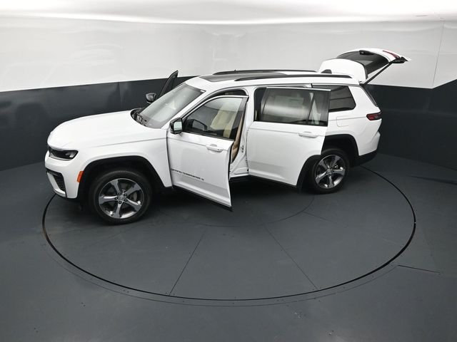 New 2026 Bright White Clear-Coat Exterior Paint Jeep Limited image 30
