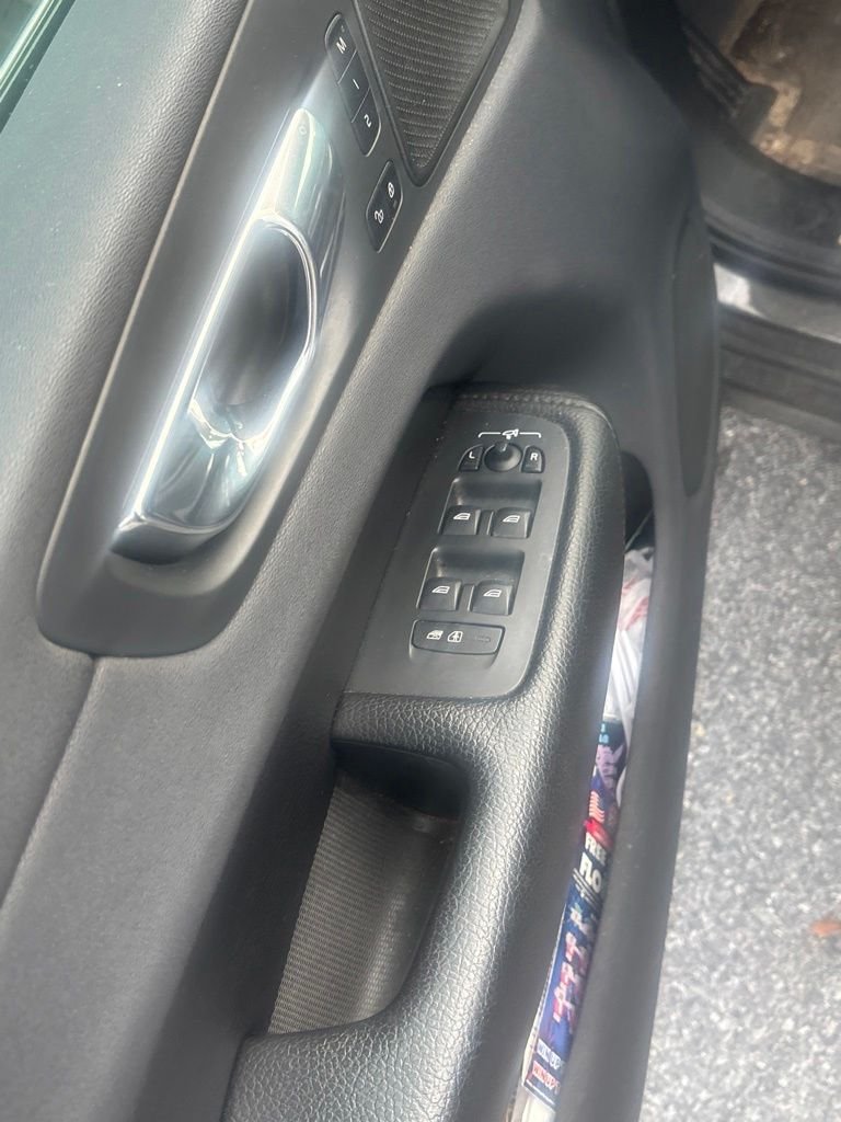 Used 2019 Green Volvo T5 Inscription image 3