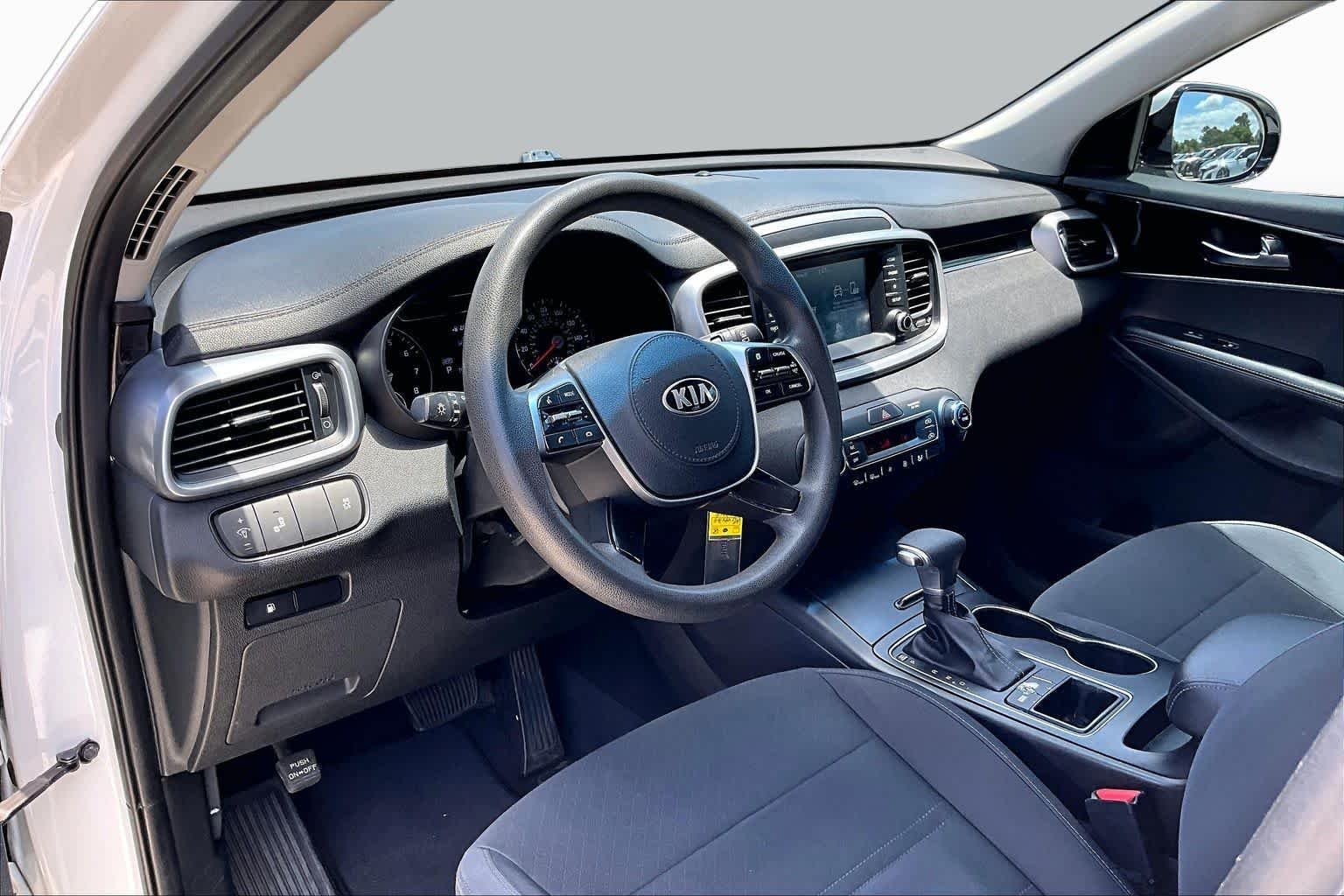Used 2019 Snow White Pearl Kia LX V6 image 15