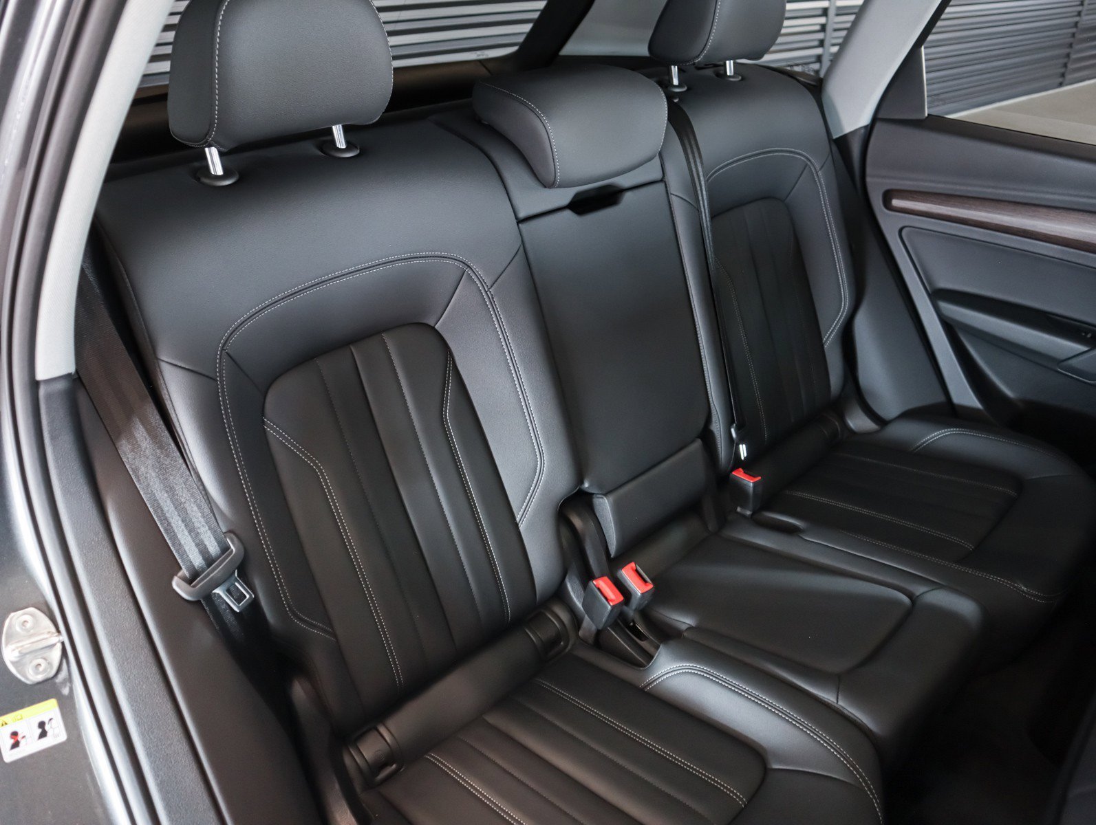 Used 2023 Daytona Gray Pearl Effect Audi S line Premium image 11