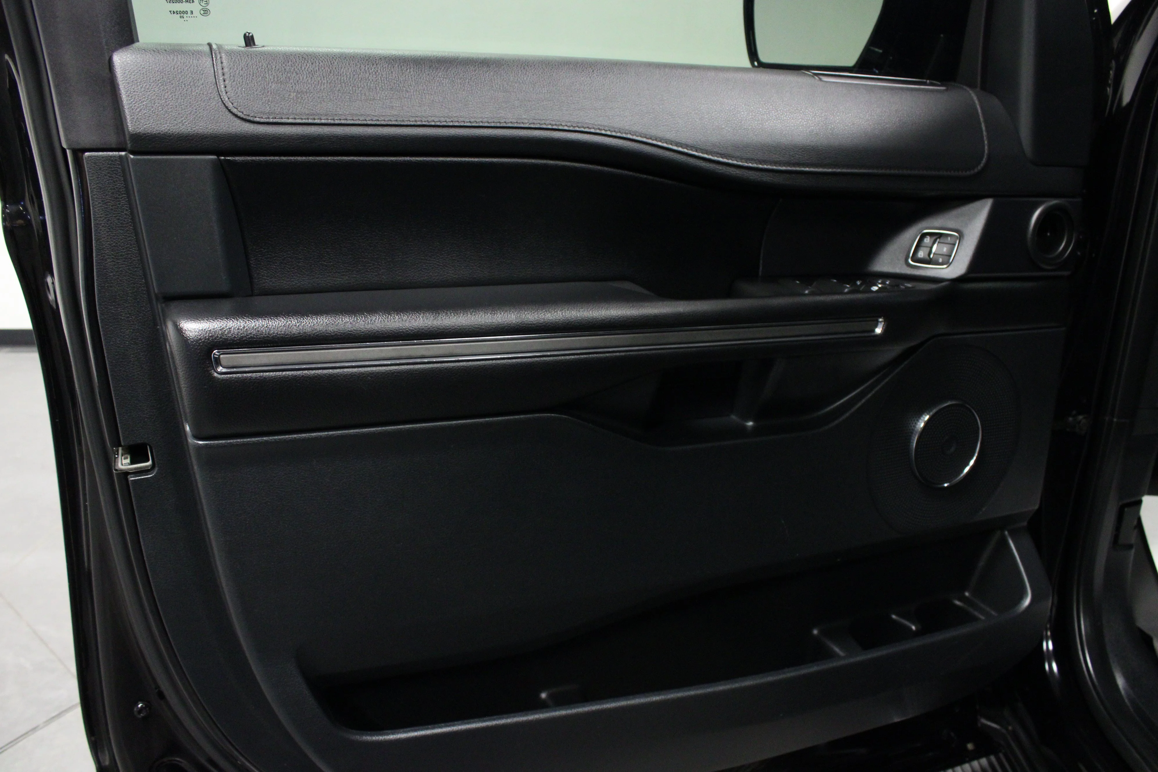 Used 2020 Black Ford XLT image 11
