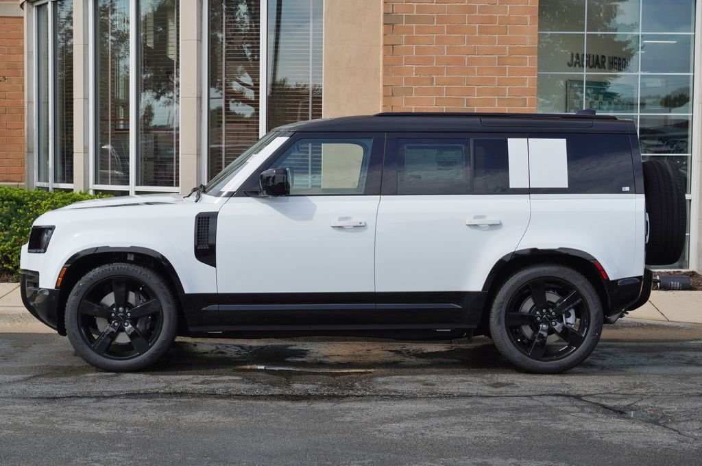 New 2026 Fuji White Land Rover X-Dynamic SE image 2