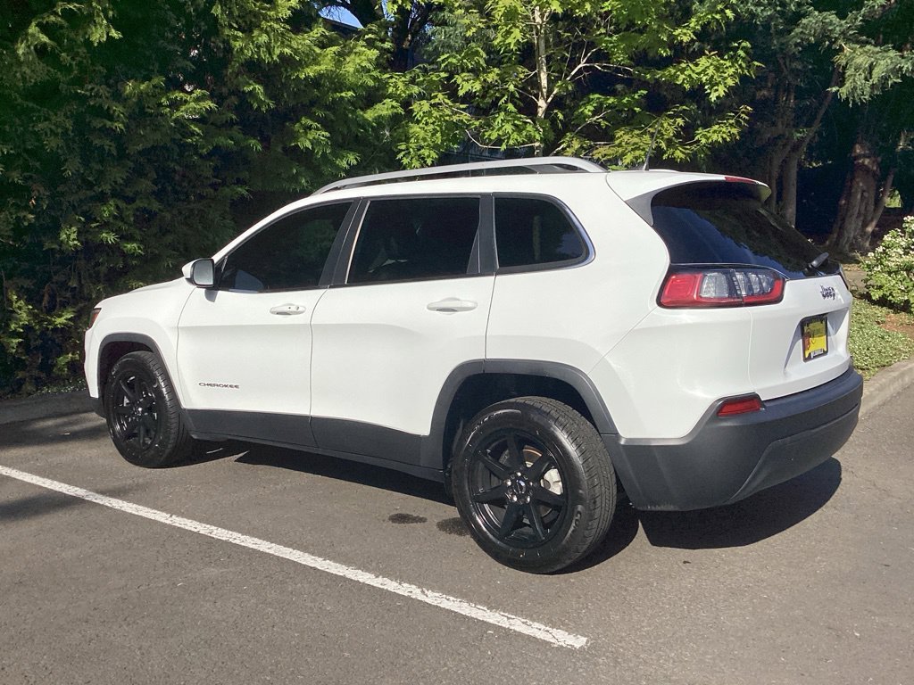 Used 2019 White Jeep Latitude Plus image 8