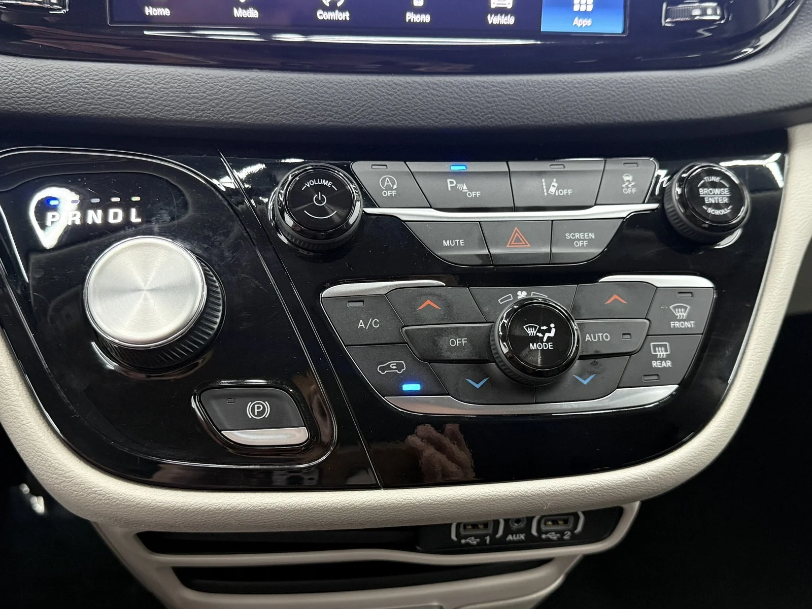 Used 2024 SILVER Chrysler Touring L image 23