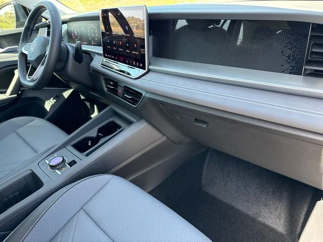 New 2026 Deep Black Pearl Volkswagen 2.0T SE image 23