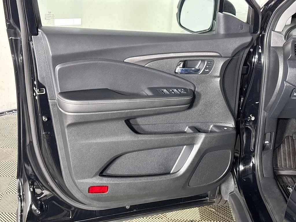 Used 2023 Black Honda RTL image 10