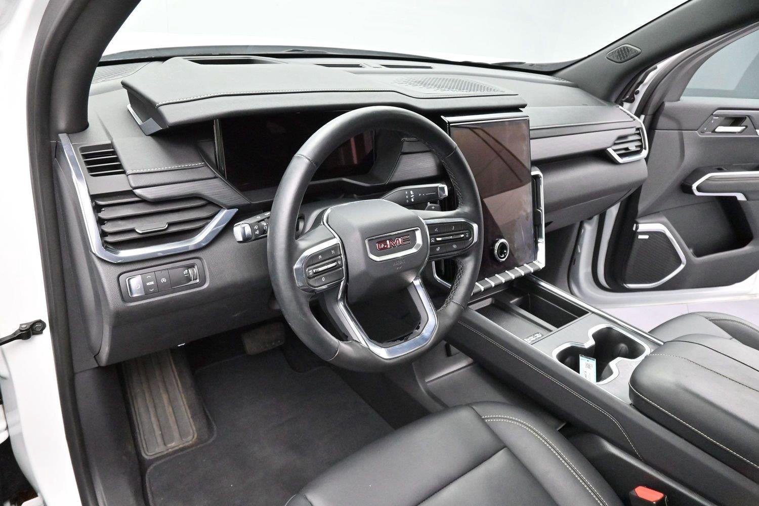 Used 2024 Summit White GMC FWD Elevation image 17