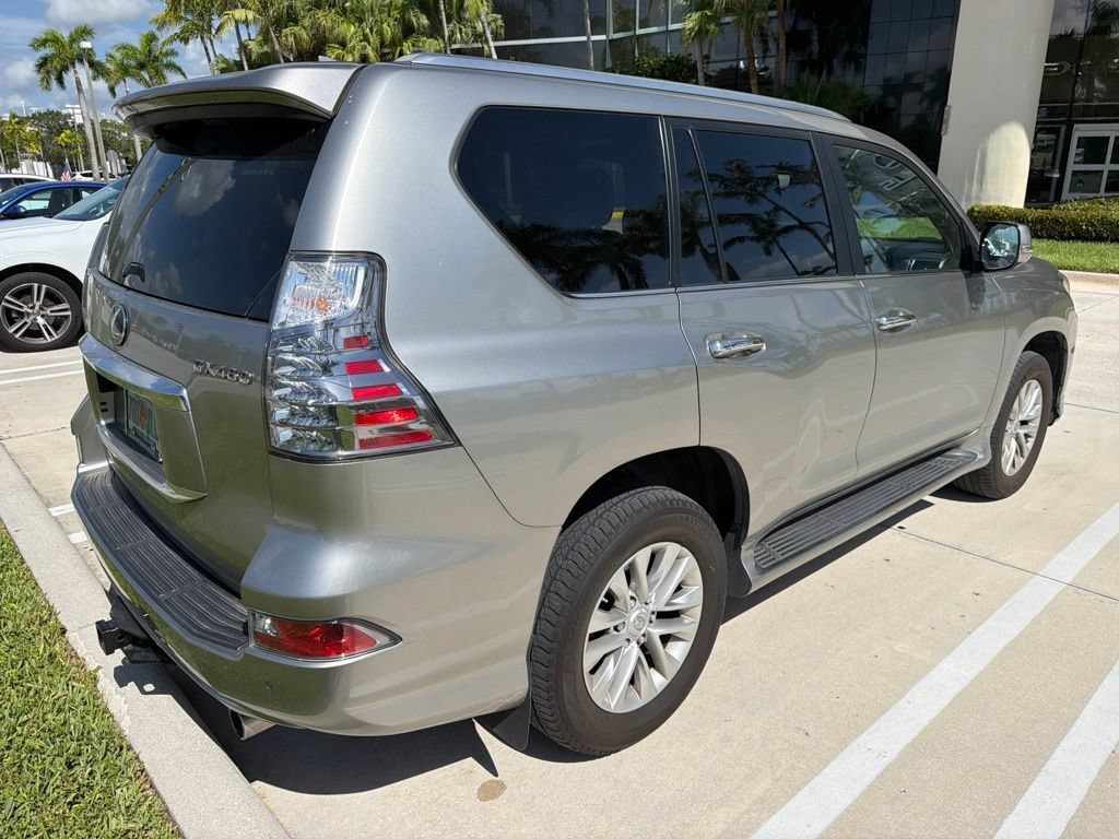 Used 2023 Silver Lexus GX 460 Premium image 10